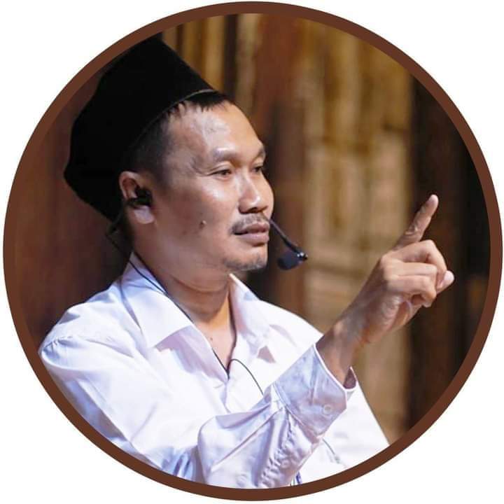 Gus Baha' :

"Kebaikan dan berbuat baik bukanlah suatu transaksi.

Jadi ketika kita berbuat baik pada orang lain.
Jangan terus berharap akan mendapat perlakuan yang sama dari orang yang kita baikin.

Yang penting kita terus berusaha berbuat baik.
Karena Allah saja."
<a href="/cintagusbaha/">cinta gus baha Original</a>