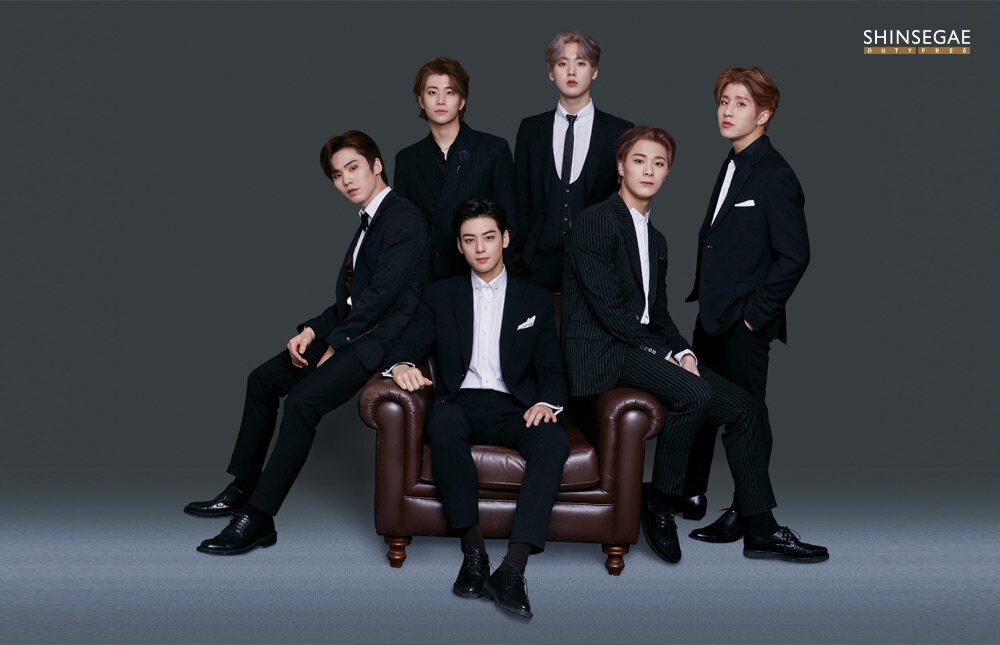 aroharoxy's tweet photo. here’s astro for shinsegae magazine https://t.co/qyrNeNv5eb