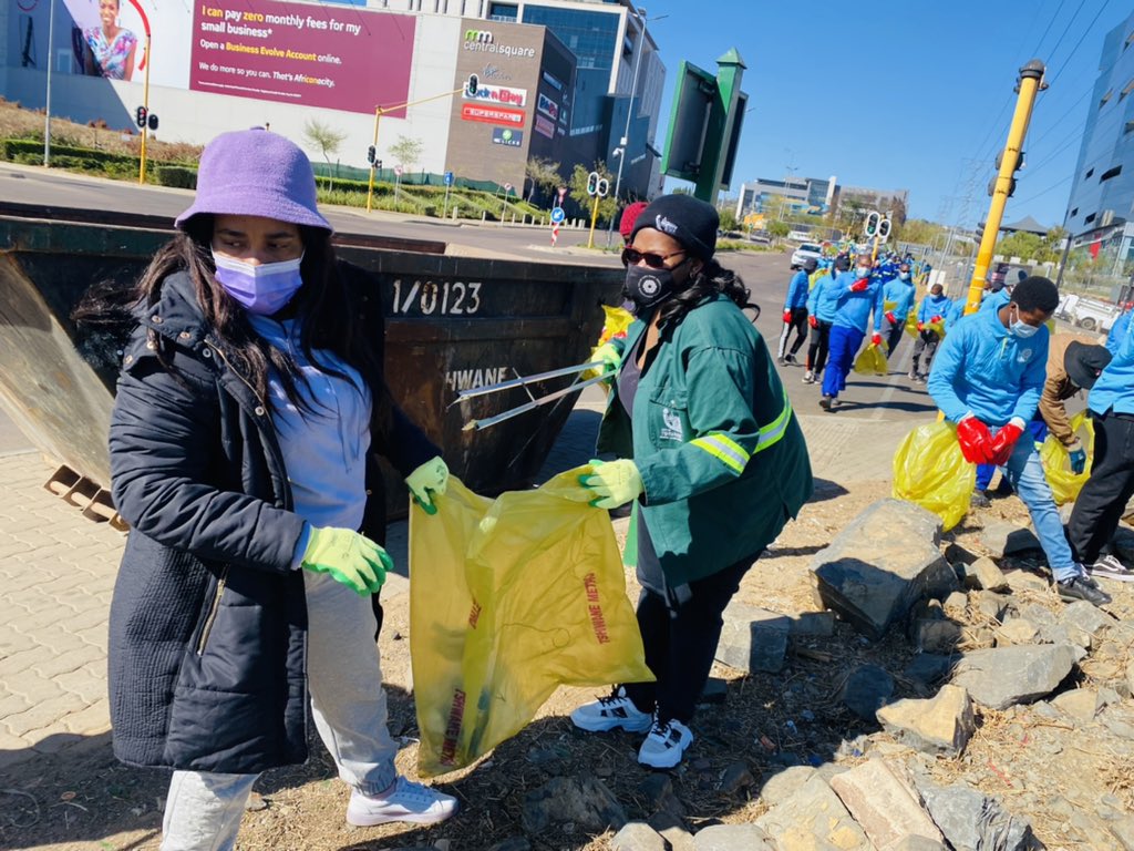 tshwane_mayor's tweet photo. Today we are hosting the Tswelepole clean-up campaign in Menlyn Region 6. Working in partnership with the World Mission Society Church of God, we are cleaning up Corobay Avenue. @CityTshwane https://t.co/Om576lqIdC