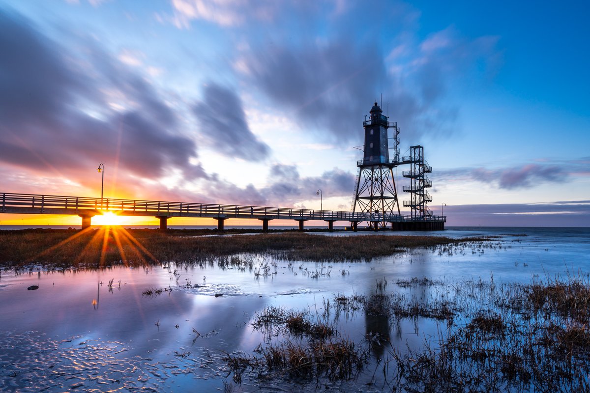 Sonnenuntergang an der Nordsee an einem der sehr wenigen schönen Tage in diesem Jahr.
Wie ist es bei Dir? Hattest Du diesen Sommer Glück mit dem Wetter?