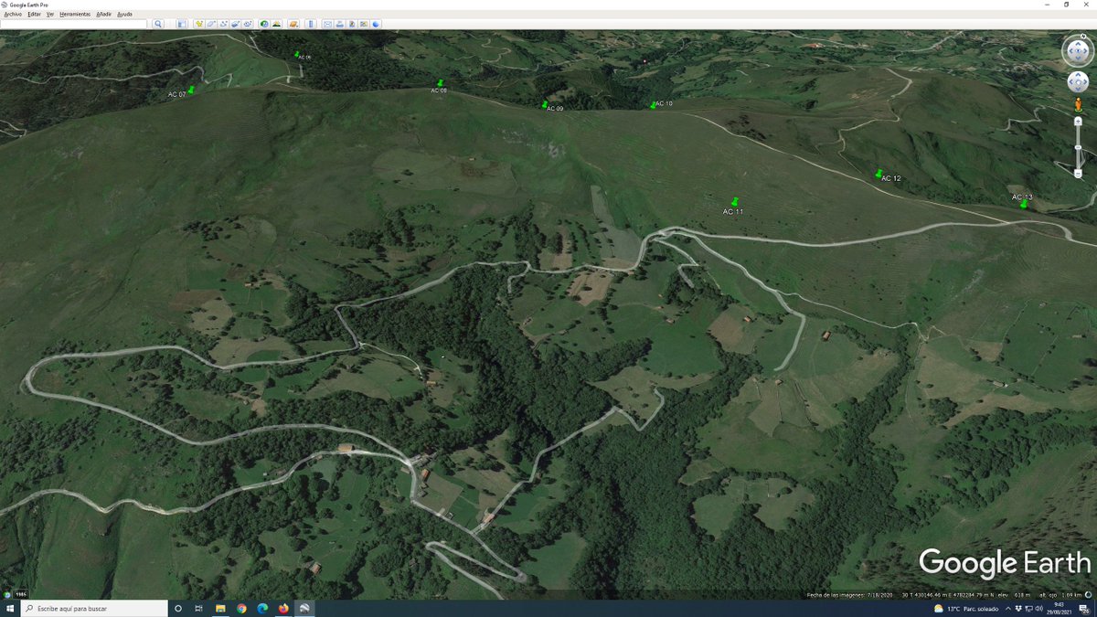 Dice el EsIA del PE Acebo "no existe presencia de edificaciones cercanas"
Realidad: El núcleo rural de Guzparras se encuentra a 300 m del aerogenerador 11 y no mucho más lejos del resto. Y no son edificaciones cualquieras, son parte importante del Patrimonio Arqutectónico Pasiego