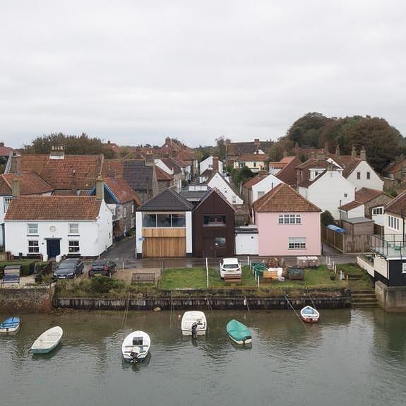 Freeholders77's tweet photo. If anyone is interested in a coastal break, we have had a cancellation at this very special interior designed property from 3rd October to 9th October. #sleeps4 #wellsnextthesea #roofterrace #dumbwaiter #stunningviews #waterside #northnorfolkcoast #awardwinningbeaches #romantic https://t.co/c4E7NDByCT