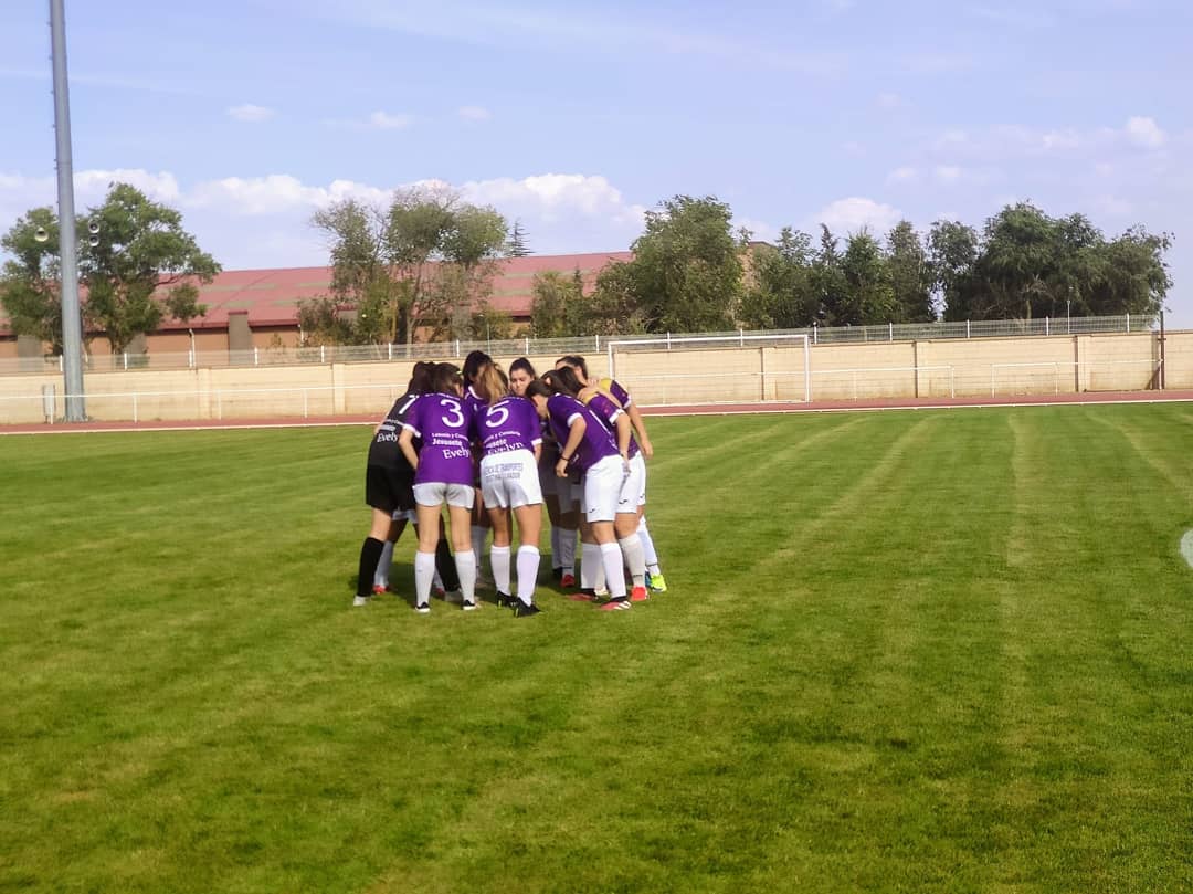 Que bonito es ver respirar fútbol femenino en una ciudad!!! 
#CreerCrecerYSoñar 
#VamosPalenciaFem 
#AupaMoradas 
#HemosVenidoParaQuedarnos