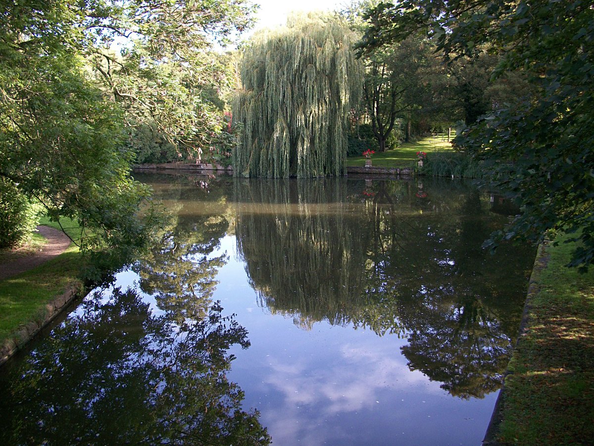retired_tom's tweet photo. From my archives 

 2011

#CanalRiverTrust #GrandUnionCanal #Rickmansworth #CassioburyPark #Narrowboat #Reflections 

#Canals &amp; #Waterways can provide #Peace &amp; #calm
for your own #Wellbeing #Lifesbetterbywater https://t.co/gFxqAB7ggE