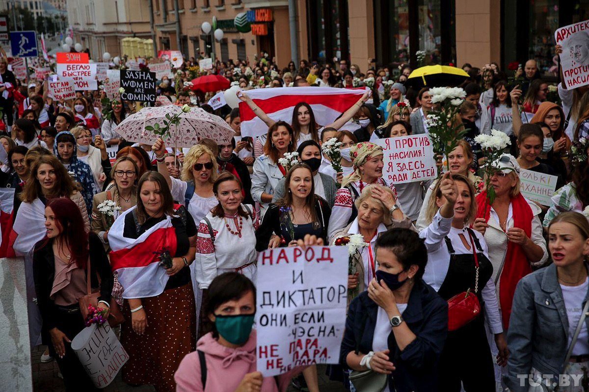 HannaLiubakova's tweet photo. #Belarus I admire Belarusian women. They showed so much courage, humanity, empathy, dignity and creativity throughout these months (and of course years before). One year ago, the Grand March of Women took place in #Minsk. Nothing is over. #Lukashenko can't change people's minds https://t.co/HjoDUJPW4P