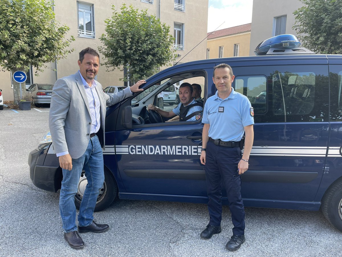 Olivier Amrane (@olivieramrane) on Twitter photo Vendredi, j’ai rencontré le colonel Benoît Terrier, nouveau commandant de la <a href="/Gendarmerie_007/">Gendarmerie de l'Ardèche</a>. Nous partageons la même vision d’une action de terrain et de proximité. J’ai rappelé que la #sécurité serait une priorité de mon mandat. #Ardèche Vendredi, j’ai rencontré le colonel Benoît Terrier, nouveau commandant de la <a href="/Gendarmerie_007/">Gendarmerie de l'Ardèche</a>. Nous partageons la même vision d’une action de terrain et de proximité. J’ai rappelé que la #sécurité serait une priorité de mon mandat. #Ardèche