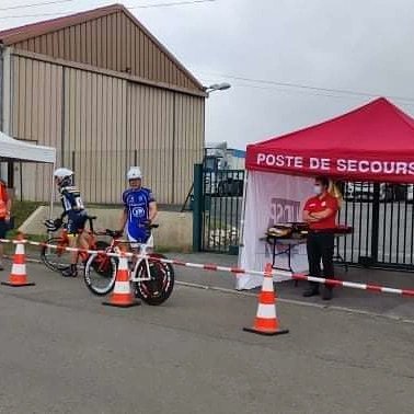 Udsp77's tweet photo. #DPS en cours pour une course cycliste à #BetonBazoche assuré par #udsp77 
#FFC 
#ContreLaMontre 
#CourseEnLigne https://t.co/Dom0dMmdNE