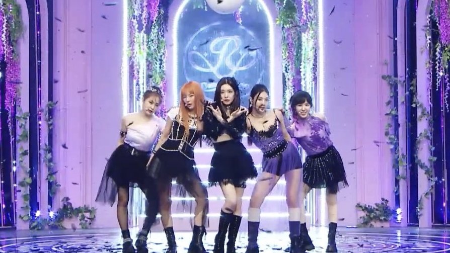 coletwends's tweet photo. look how powerful these pics are...

#Queendom4thWin 
#Queendom_Last_Stage
#Queendom #RedVelvet https://t.co/jQUwu7EKxK