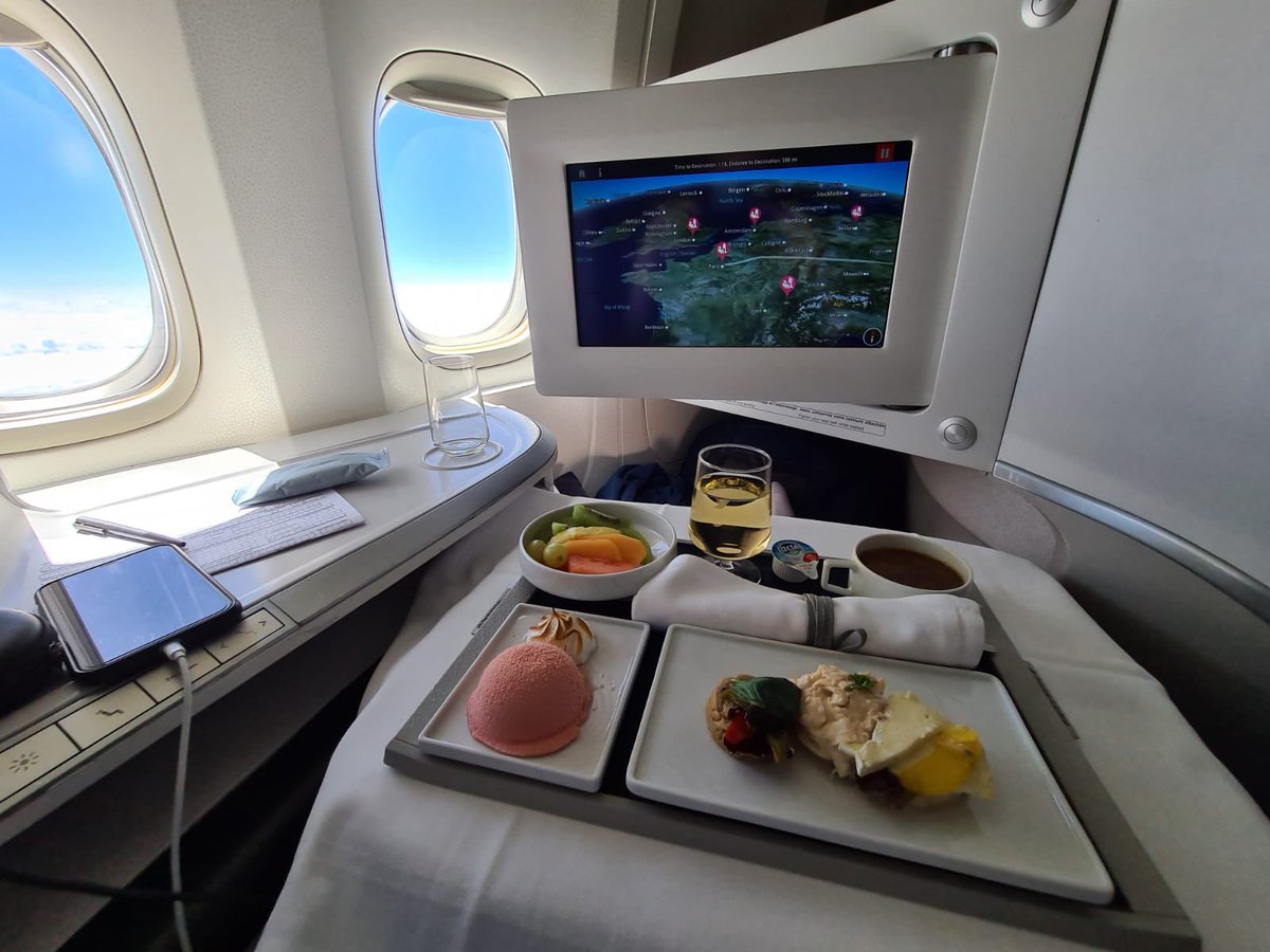 FlyinScottish's tweet photo. Takeoff from Dubai with @airfrance. View from seat 6A 🥂
.
.
#boeing777 #dubai #flying #AvGeek #wingview #avgeeks #businessclass #AirFrance #skyteam #af659 https://t.co/N8JzFEJDU2