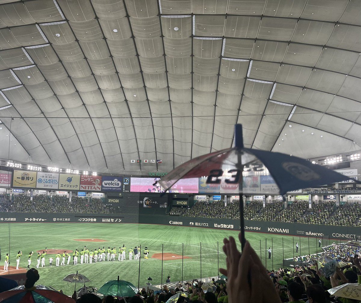 embassador2021's tweet photo. 東京ドームで、すわほーーー☂️☂️☂️‼️
9回表、2アウトからの2ランホームランを許しましたが、最後はきっちり抑え、東京ヤクルトスワローズが5-2で見事勝利しました☂️

日曜のゲームに勝つと月曜日を穏やかに迎えられますね😆☂️

#燕レポ　#すわほー https://t.co/w6VtURgBIT