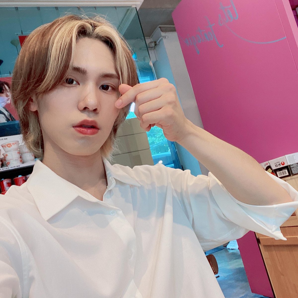 eunubutt's tweet photo. In love with these photos lately. 💜💜💜 #라키 https://t.co/5S24rqAQ65