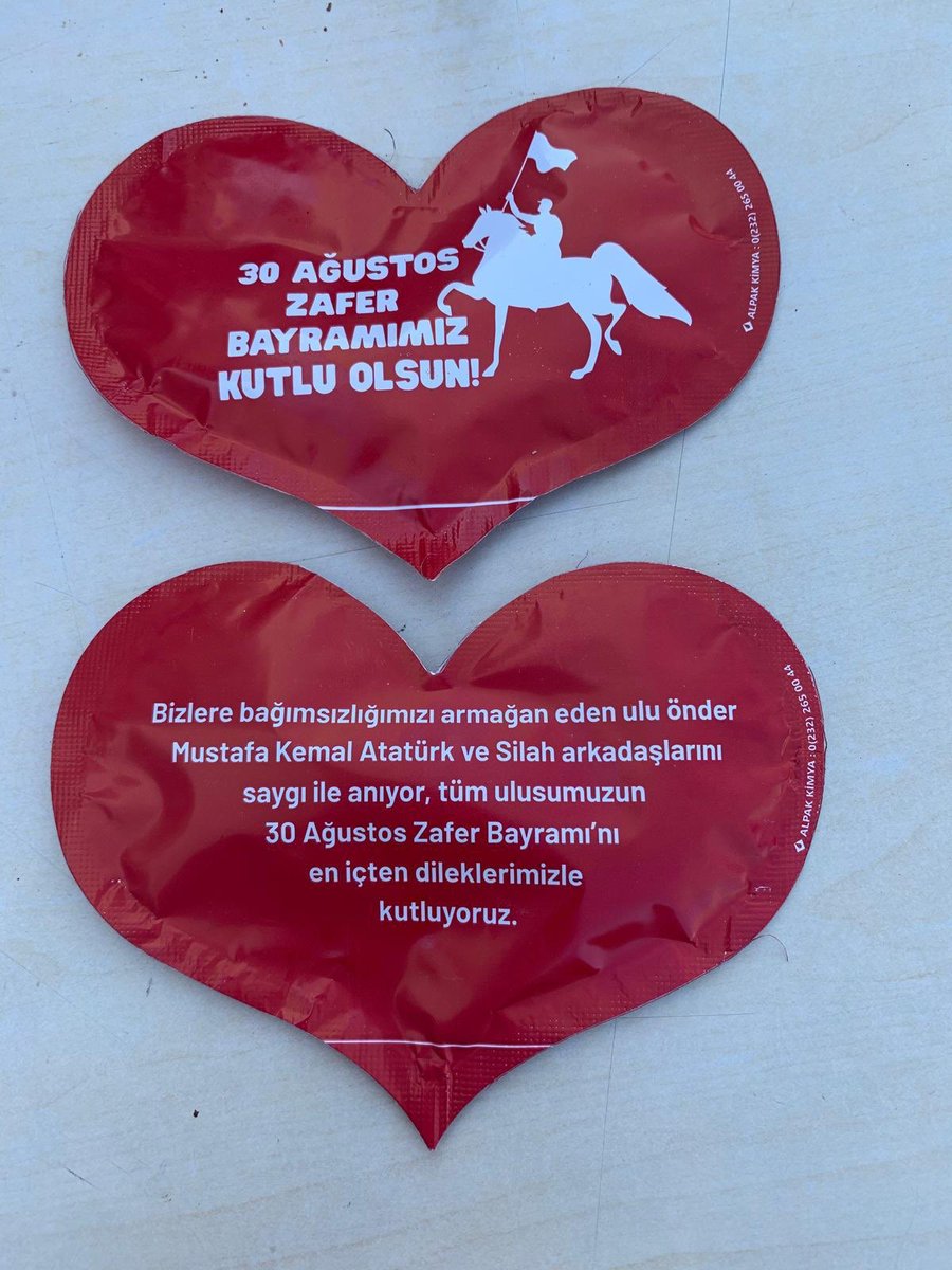 profdrhakangrbz's tweet photo. #30AgustosZaferBayrami  Aydın Çine’de Yıldız Köfte Salonu’nda servisteki ıslak mendili. Türk’ün destanı böyle insanlarımız oldukça hiç bitmez. https://t.co/JIbmzZDVSW
