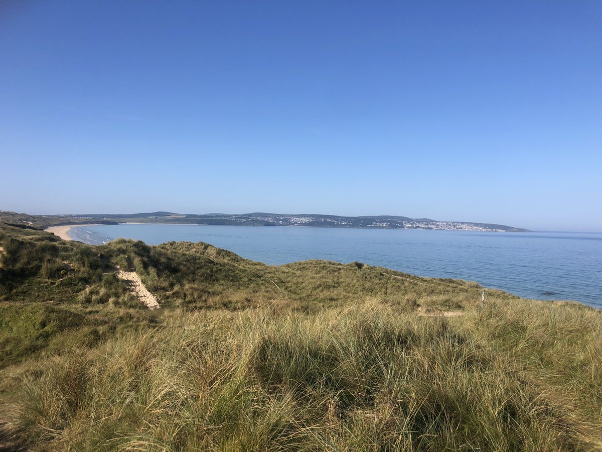 What a gorgeous start to the day back in my #happyplace 💕#Gwithian #happydogs been too busy to come down for a couple of weeks - made the effort today 😍😊
