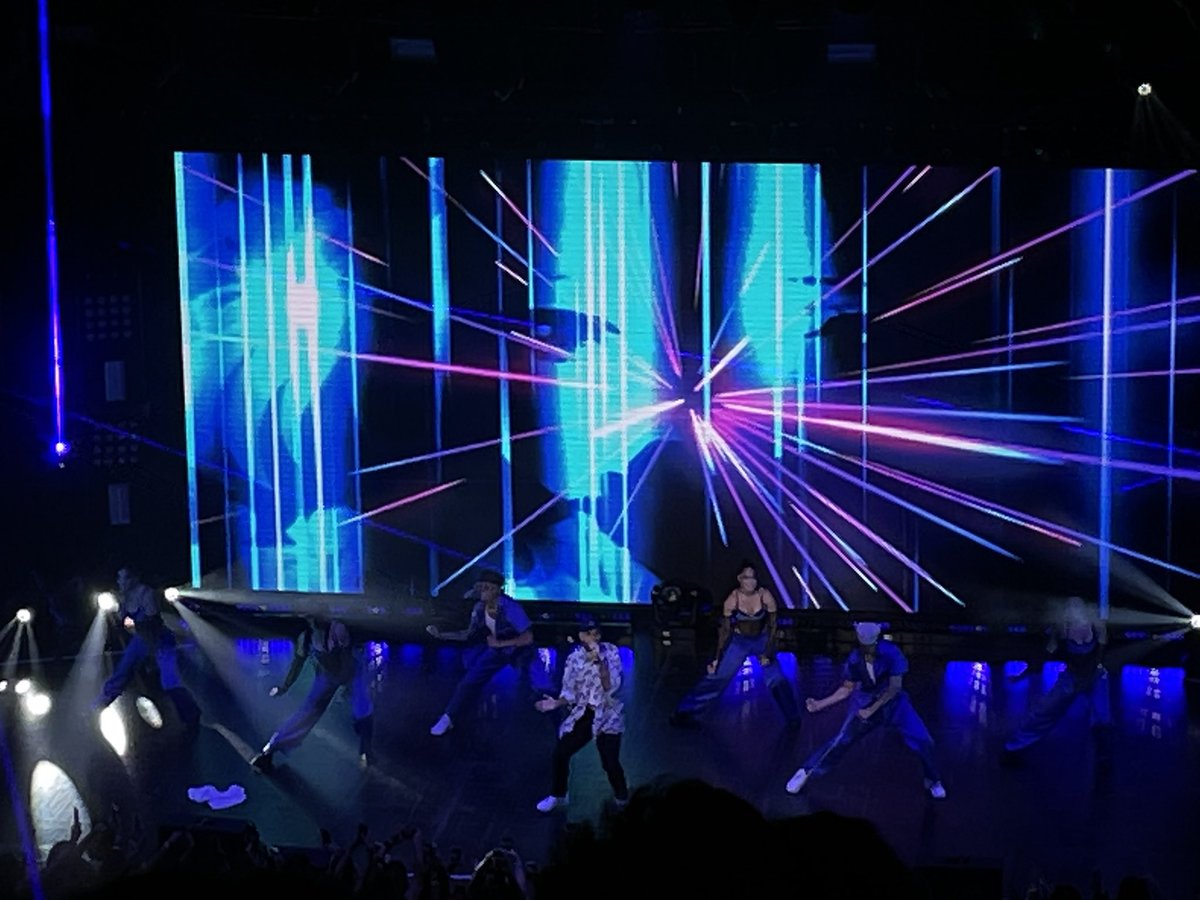 yaaarelys's tweet photo. Bra &amp; Panties tour #RauwAlejandro https://t.co/opj1mVSPfY
