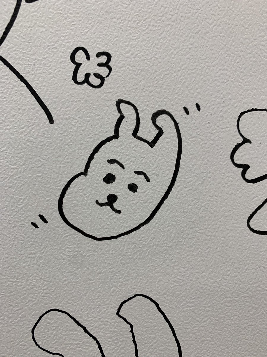 うさおチャレンジも描いてきました。うさおさんのグッズコーナーはやっぱりテンションがあがります。
僕たちファンはめちゃんこ嬉しい。
そんな壁。 