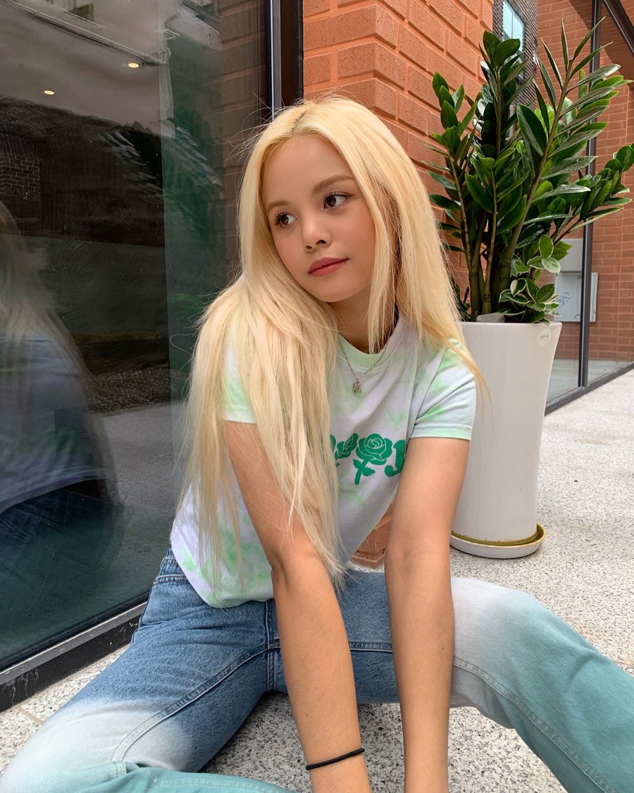sssorn_clc's tweet photo. 4 months until 2022?! What is going on man?! https://t.co/gqEKxEAbO0