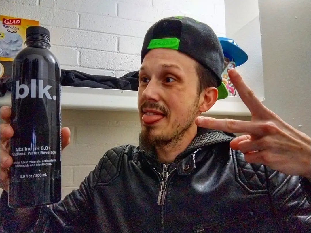 KrazieIts's tweet photo. New review video coming soon to my Review Channel be ready! Behind The Scenes. #New #ReviewVideo #ComingVerySoon #KrazieReviews #BLK #blk #Water #BlkWater #KrazieRyder #MoreKrazieRyder #YouTube #YouTubeCreator  #YouTuber #BehindTheScenes 📸🤳 🌊 @YouTube @KrazieIts @blkbeverages https://t.co/j9IAVf1odK