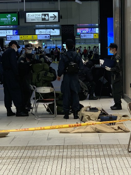 画像 大宮駅で爆弾処理か 防護壁 防護服 爆弾処理班 や警察集結で事件か現場騒然 現場の様子 8月29日 まとめダネ