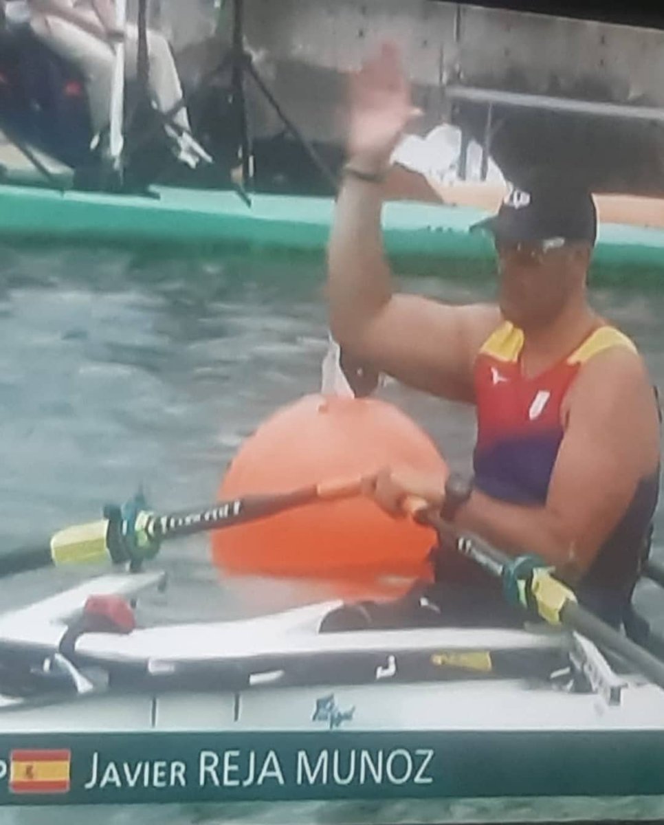 javireja's tweet photo. 4° clasificado en la final paralimpica, medalla de chocolate q me sabe a Oro.
Toda la regata 2 hasta los ultimos 500 y en último 250, la verdad ya no podia mas.
Lo he dado todo y muy contento. 
#vamosquenosvamos
#al_lio
#IIIIIUUUUUUUUU
#coheloahi
#OneTeamOneWill https://t.co/mhZsGuYiwZ