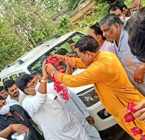 Chandra41799392's tweet photo. मध्यप्रदेश सरकार में पंचायत एवं ग्रामीण विकास मंत्री परम् आदरणीय श्री महेंद्र सिंह सिसोदिया जी को जन्मदिवस की हार्दिक शुभकामनाएं एवं बधाई।
@Iamsisodia1 
@Princetomar2611 https://t.co/f70O3cuhrS