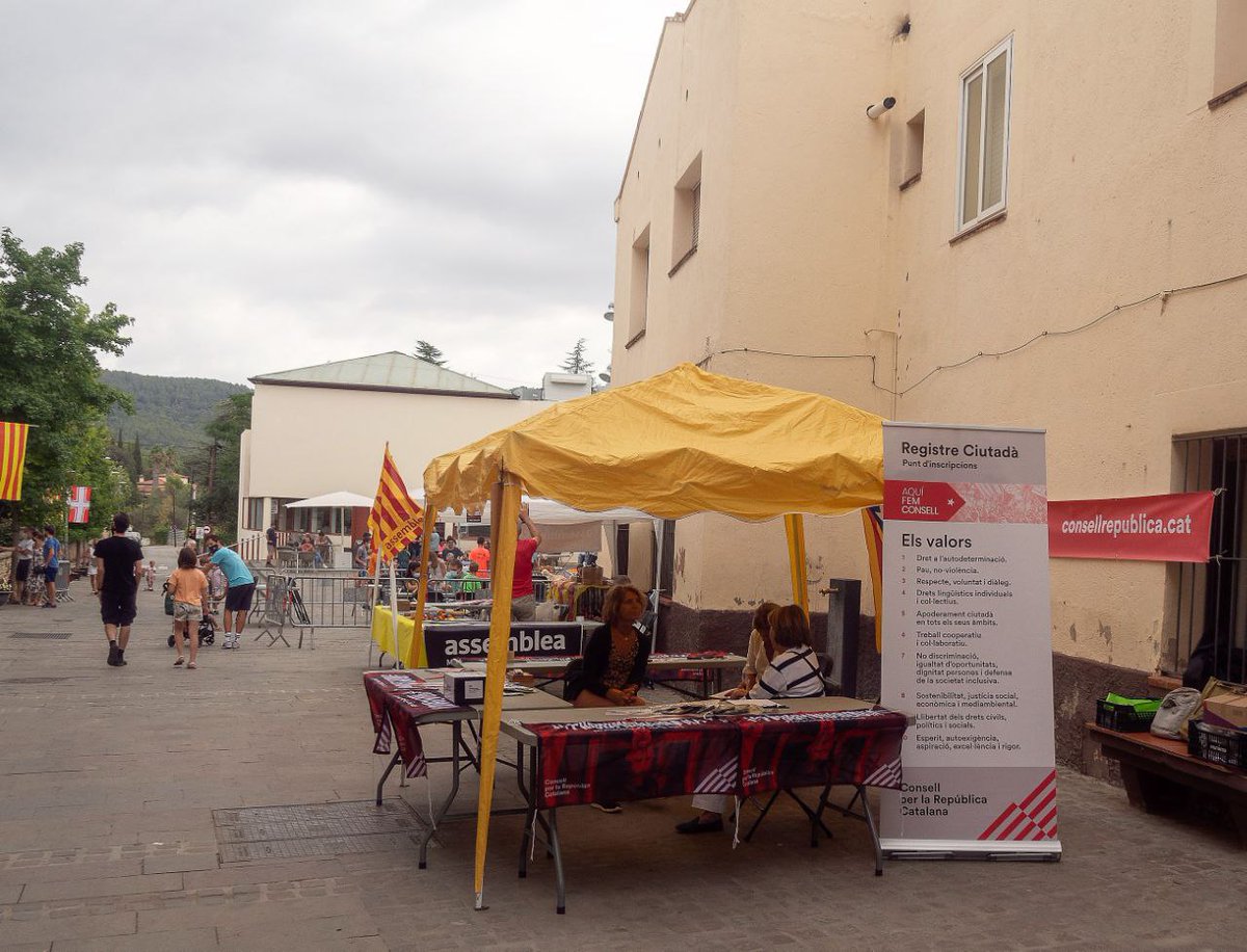 CxR_Matadepera's tweet photo. Paradeta del #ConsellLocal per la #República ahir durant la Festa Major de Matadepera.
@ConsellxRep https://t.co/oMRlela4c4