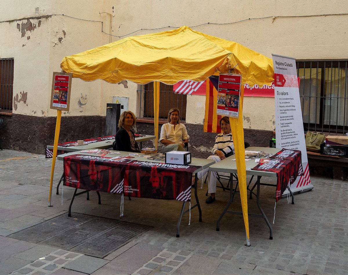 CxR_Matadepera's tweet photo. Paradeta del #ConsellLocal per la #República ahir durant la Festa Major de Matadepera.
@ConsellxRep https://t.co/oMRlela4c4