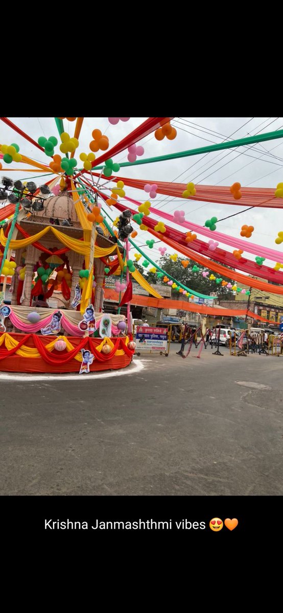 shash2211's tweet photo. श्री कृष्णा शरणाम नमाः 🙏🏻
कृष्णा की नगरी all set 🤩🤩#Janmashtami2021 https://t.co/wtEqha7Pjy