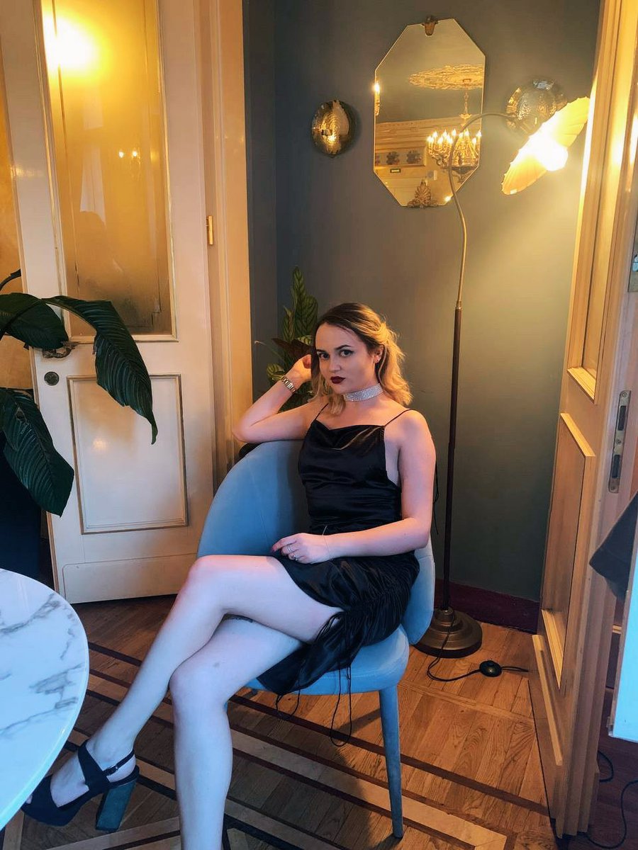 eternalanorexia's tweet photo. Я: почему люди считают меня высокомерной
Также я: https://t.co/A24tSLV5oc