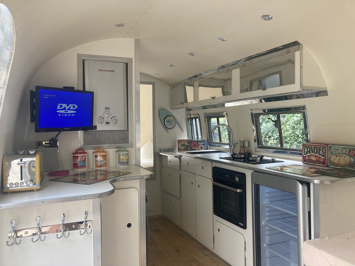 line_33's tweet photo. Available to rent/hire/Airbnb from next spring….
.
.
.
#airstream #airstreamlife #airstreaming #airstreamrenovation #caravan #caravantohire #whaletail #1957 #flyingcloud #airstreamflyingcloud #holiday #camping #windsor #marlow #henleyonthames #hurley https://t.co/6NMCrGSR32