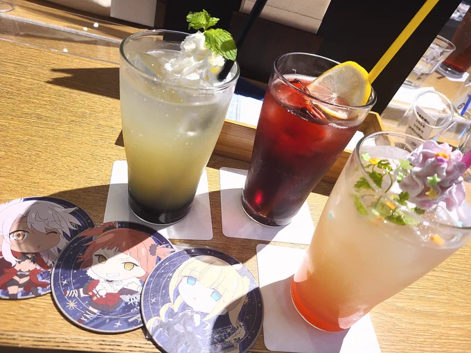 マチ☆アソビカフェに来ました!(*'▽`*)
プリヤの映画公開、本当におめでとうー!!!!続編も楽しみ!!!
久しぶりにノートに描き逃げしました!!!
今回はイリヤvsベアトリスにしたよ!!!! 