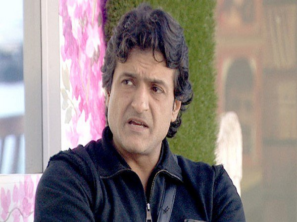 ANI's tweet photo. Actor Armaan Kohli, who was arrested following the seizure of drugs from his residence in Mumbai, has been sent to NCB custody for a day

(File photo) https://t.co/lg4KWv9mvR