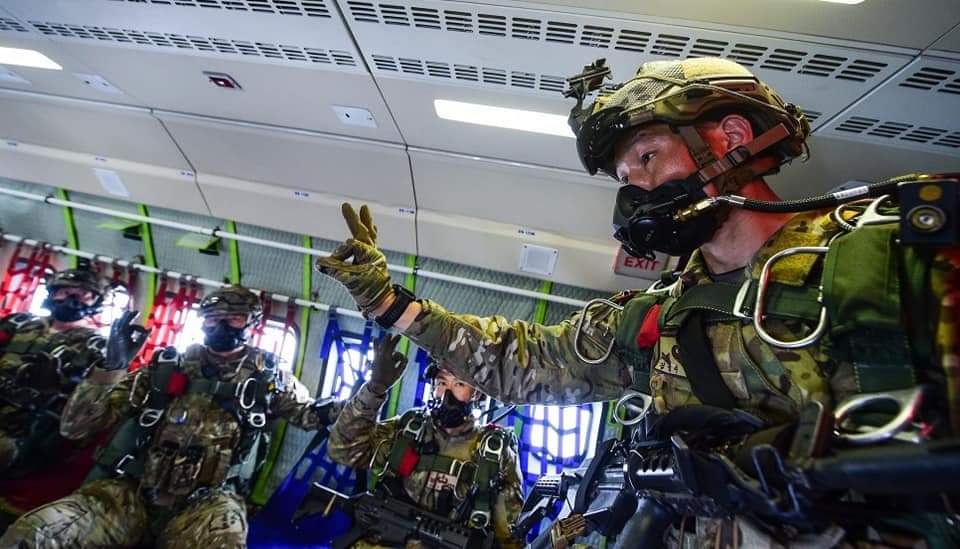 Ntbp7S8's tweet image. 특전사 출신 대통령" 미라클(기적) 작전" 대성공 

아프칸 협조인391명  무사구조 대한민국 공군특수대 C.C.T요원을 미정보국은 소리소문 흔적없는 유령들이라 칭한다"

"한국 400여명 구조및탈출 시킨 문대통령 
미라클 작전 대성공" 

"특전사 출신 문재인 보유국 대한민국 세계 언론 격찬 "👍👍👍