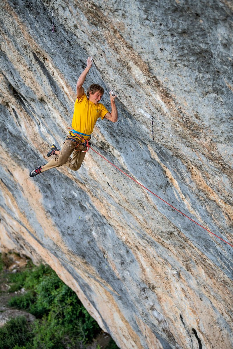 Alex Megos hace una interesante reflexión sobre Bibliographie en su perfil de Instagram instagram.com/p/CTJn7gxKtkg/
Acepta de buen grado, nunca mejor dicho, el 9b+ para la vía explicando su proceso acerca de su cotación
