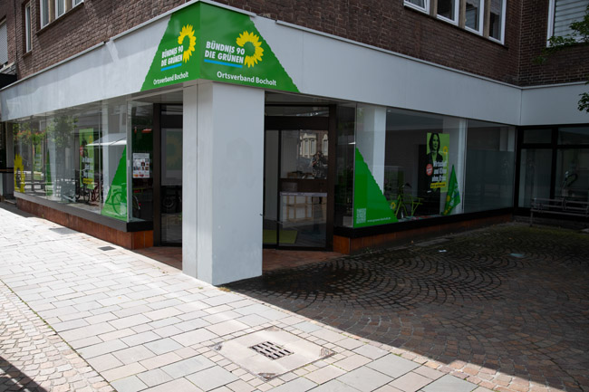 KlausLudwig7's tweet photo. Am 28. August konnte das neue  Büro der GRÜNEN trotz Verzögerungen durch Corona endlich offiziell eröffnet werden.

Die Presse und der Vorstand des Kreisverbandes Borken, vertreten durch Monika Logermann &amp; Daniel Leuders, kamen zur Eröffnung in die

https://t.co/DSxJpkgOEc https://t.co/tI8SMl5QLh