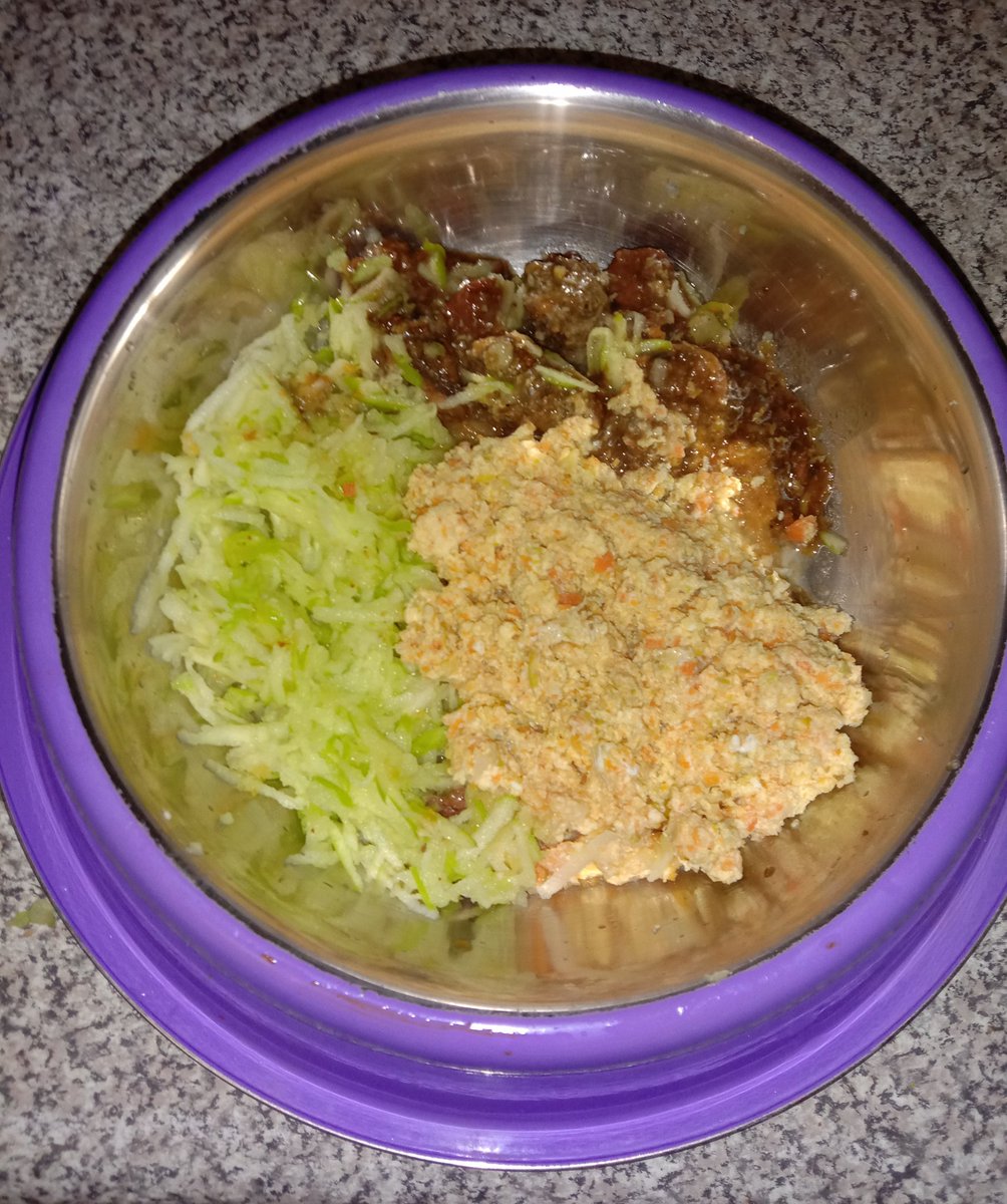 Poppy_MindDogAU's tweet photo. A bit of a "Mother Hubbard" situation tonight π¬
Had to get creative...only a tiny bit if meaty stuff left, so got mashed veges in scramble egg & half an apple ππΌ
#NotArfSpoilt #yummy #Healthy #BTPosse https://t.co/zMCy78PMYb