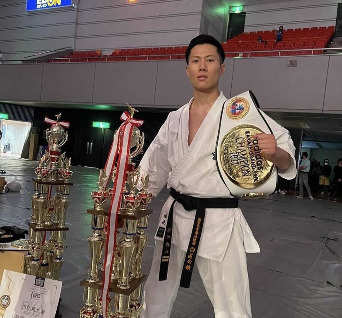 フルコンタクトチャンネル 正道会館主催空手グランプリで白蓮会館の福地将人選手が優勝されました 優勝報告写真をいただきましたのでシェアいたします おめでとうございます 正道会館 白蓮会館 福地将人 空手 フルコンタクト空手 T Co