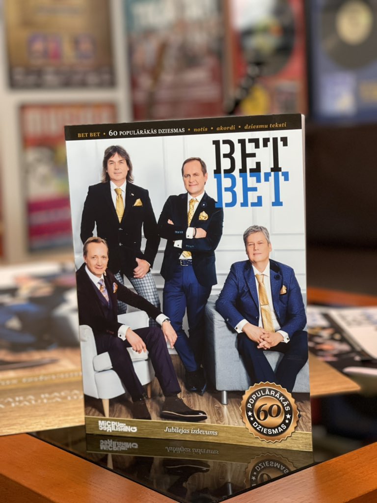 Šovakar 20.00 ar "bet bet" Rīgā svinēsim 30 un pie viena atvērsim grāmatas "365" 3. daļu un "bet bet" jauno dziesmu grāmatu. Sāksim 20.00 Hanzas Perona vasaras koncertdārzā. Pēdējās pāris biļetes un papildvietas:  bilesuparadize.lv/lv/event/10050… #betbet30 #GR365