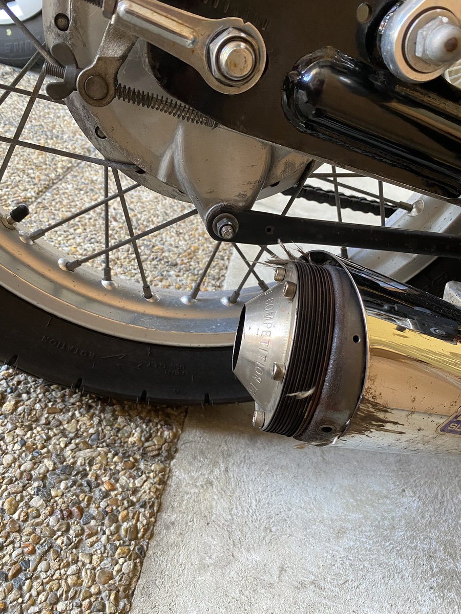 hayato27512427's tweet photo. この状況わかる人いますか??
#バイク
#sr400
#supertrapp https://t.co/LrcfPuxnVf