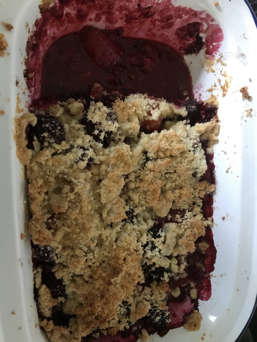 ⁦<a href="/Nigella_Lawson/">Nigella Lawson</a>⁩ Mixed berry crumble for breakfast - is it wrong? 😋