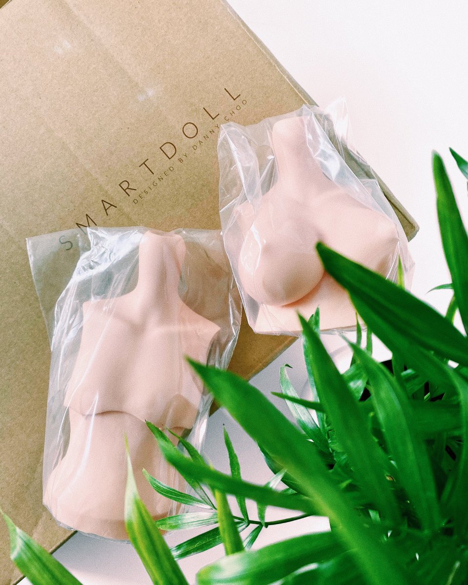 My chaos order came in and I’m very happy, never did I expect to see the XS bust in cinnamon! I also had to get the Large Kai, not that my girls really ever have big bewbs.. I just thought they were fun to have 😂😂 maybe I’ll do some more smexy photos in the future! #smartdoll