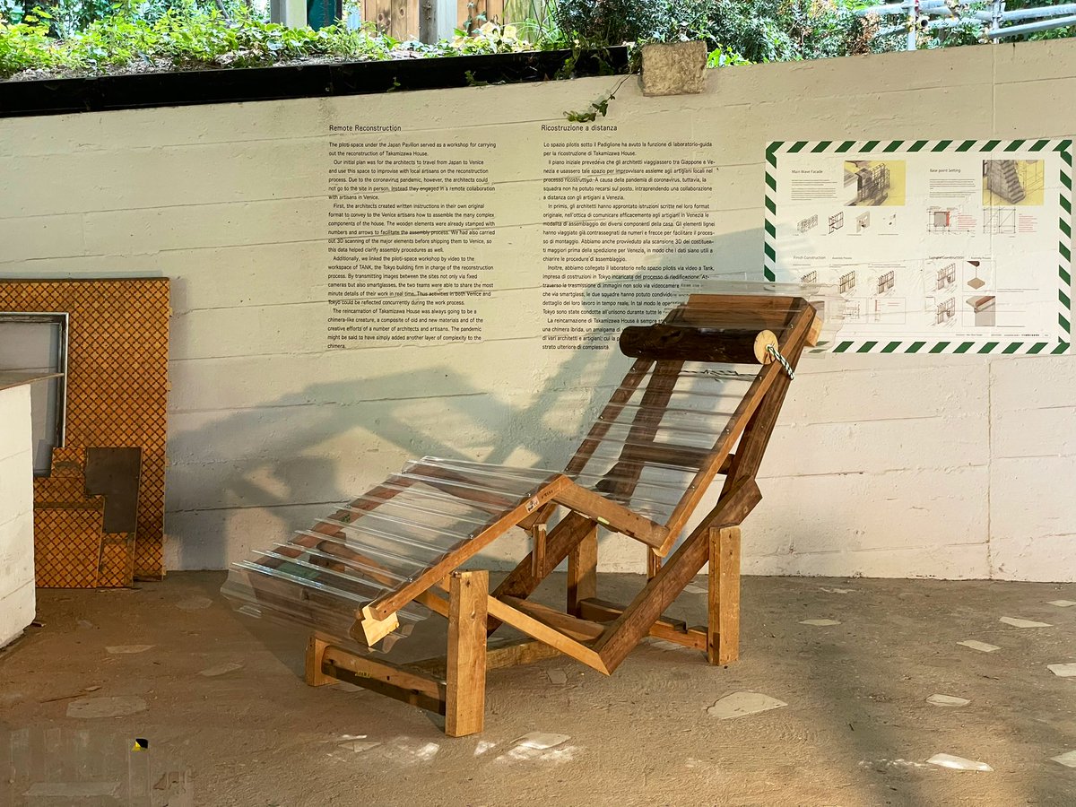 ggg_reinhold's tweet image. 先生の&quot;シェーズロングみたいなリラックできる家具が無いから欲しい&quot;との注文を真に受けて、古材を用いてシェーズロングのコピーに挑戦。
一緒に作業していた大工さんにコラボを持ち掛けられ、座面は砂木棟の波板にチェンジ。一番手間は掛かったが座り心地は最高
#vba2021jp