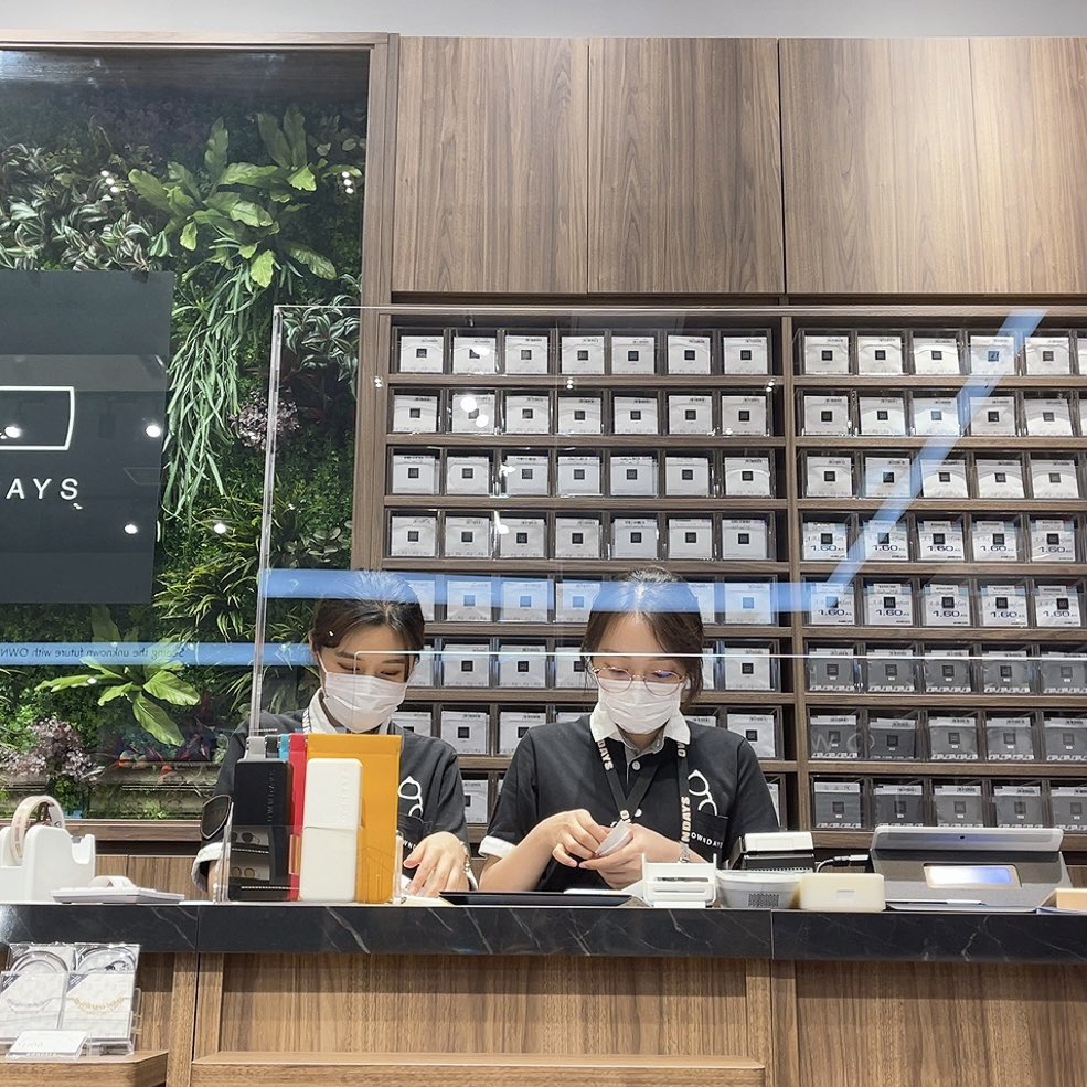 kimugyokuei's tweet photo. テンション高々のしほと
テンション高高々の日曜でした。
閉店後ちょっとだけふざけちゃいました🤏👻
今日もお疲れ様でした〜👓🍬

明日も元気いっぱいでダイバーシティでお待ちしております🤗 https://t.co/MBwawwWMuV