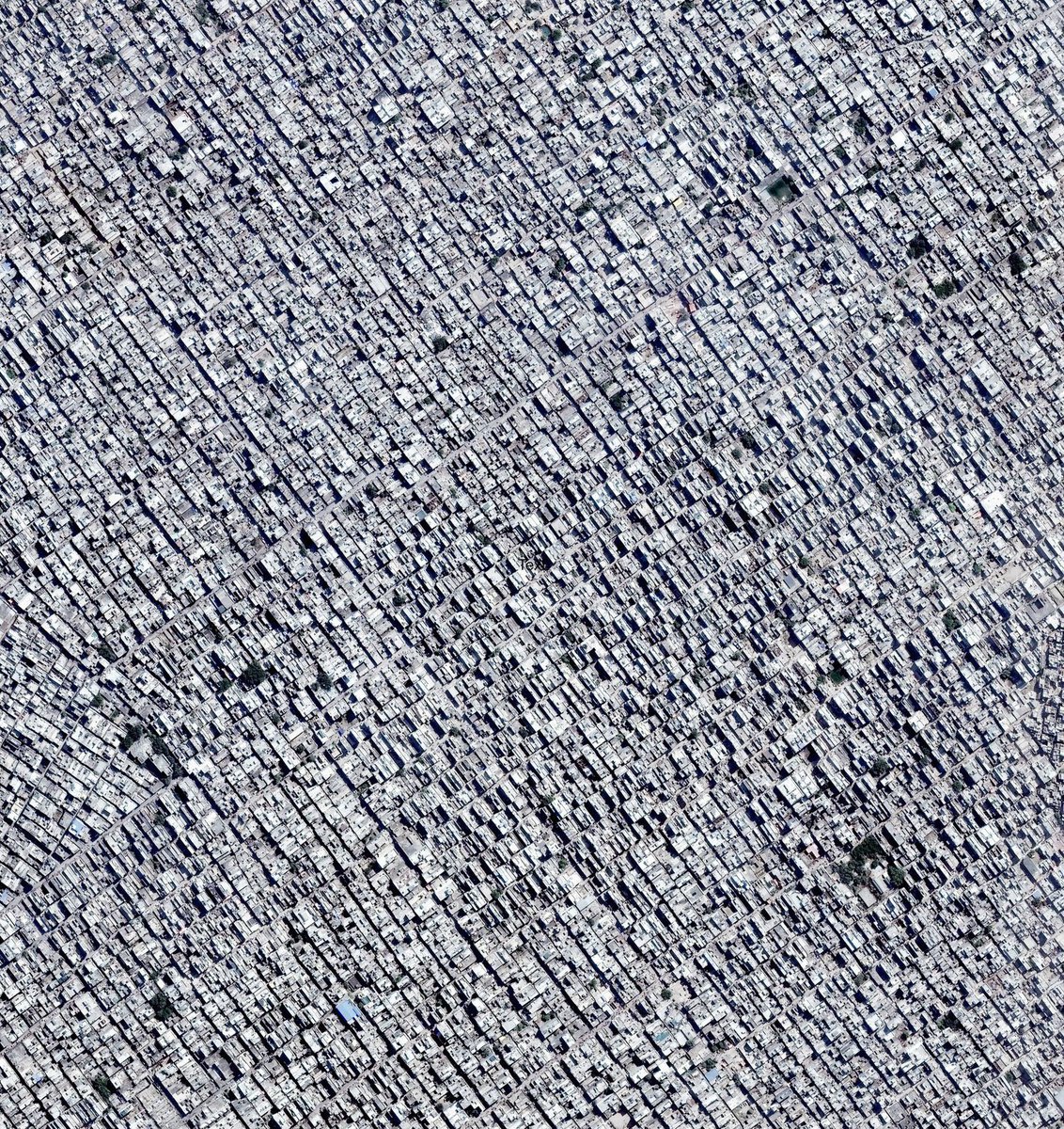 darkwebhaber's tweet photo. Hindistan, Yeni Delhi’nin uydudan çekilen fotoğrafı… Tek bir yeşil alan yok… https://t.co/Pjso1m3Rtb