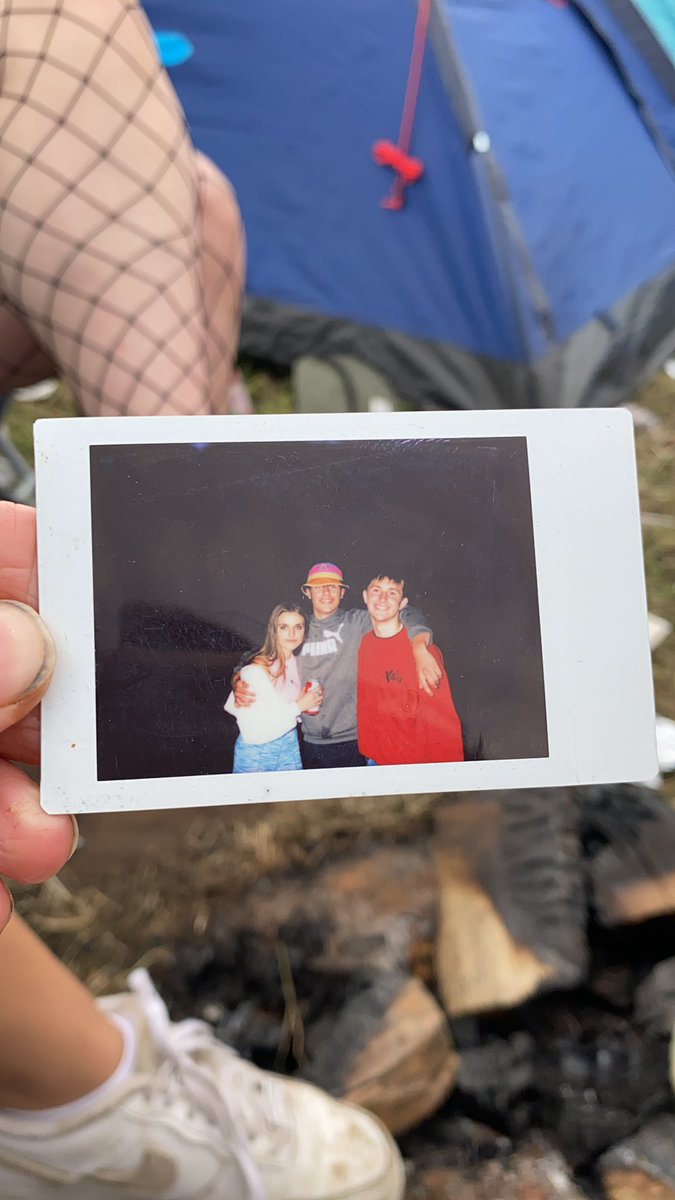 Henrywhynot's tweet photo. Found this random photo at reading fest help me find them #readingfestival https://t.co/CJizhkneeS