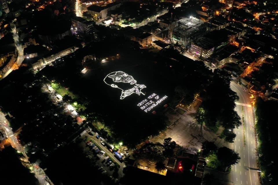 TristanNodalo's tweet photo. LOOK: 3,380 solar-powered lights illuminate the grounds of Pinaglabanan Shrine showing the image of Gat Andres Bonifacio to mark San Juan's Pinaglabanan Day and National Heroes Day on August 30 @cnnphilippines 

📸 Mayor Francis Zamora @cnnphilippines https://t.co/7FBjQ44mph