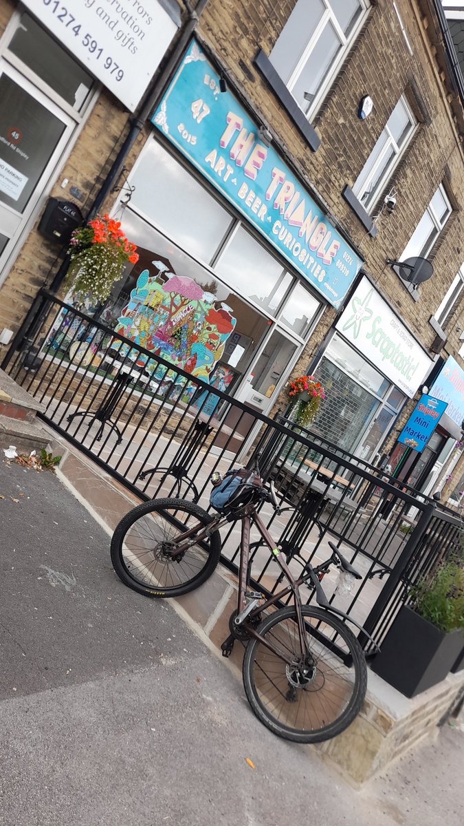 Stuart_Pickard's tweet photo. Great to see #Youtube sensation #Beertuber #Hopzine #BeerShopping #ShopLocal #SupportLocal @shipleytriangle #Shipley #Yorkshire purchased @neonraptorbrew @TheBeakBrewery #GingRealAleTrail @Stuart_Pickard #CraftBeer #Beer #RealAle #Ale met @deathbybecky for #FirstTime too😊✌️ https://t.co/vAJAh7i4xd