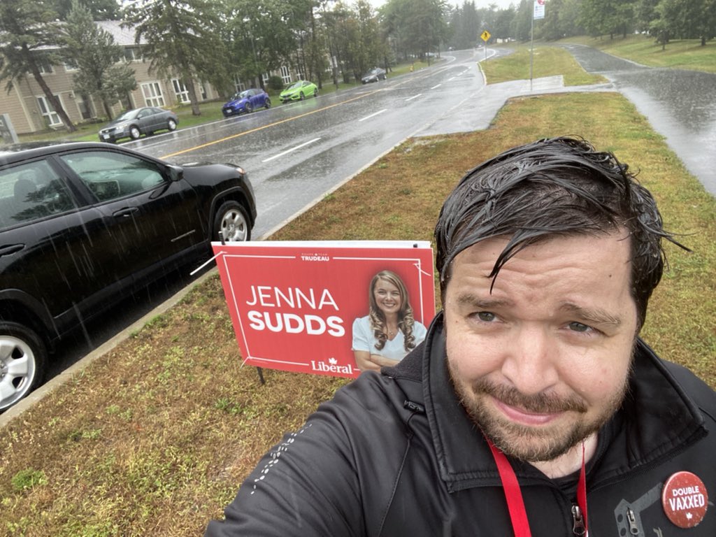 GeoffreyMBCrowe's tweet image. What? You think a little rain is going to stop us? #TeamSudds #SignCrew