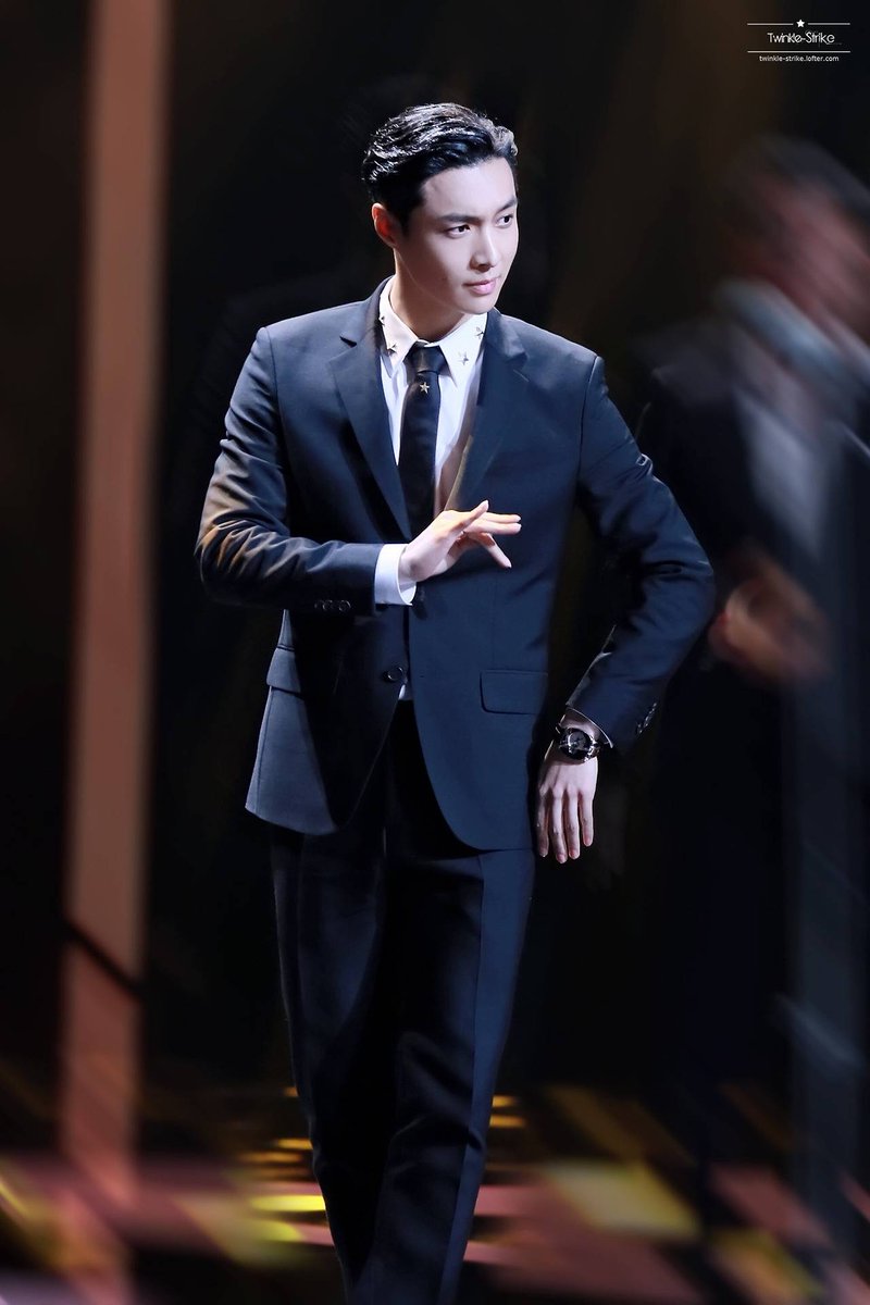 hourlylayzhang's tweet photo. [@layzhang] https://t.co/jwjNz2Zrm2