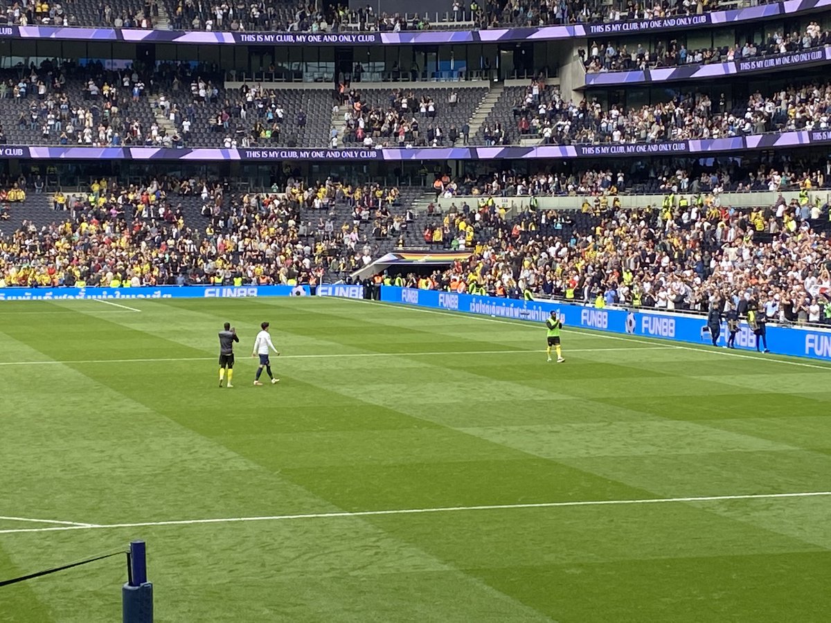 RickBelds's tweet photo. Class from Spurs fans singing Rose and Sissoko name as they do a lap of the ground!!! #yidos https://t.co/JSsvflzn6A
