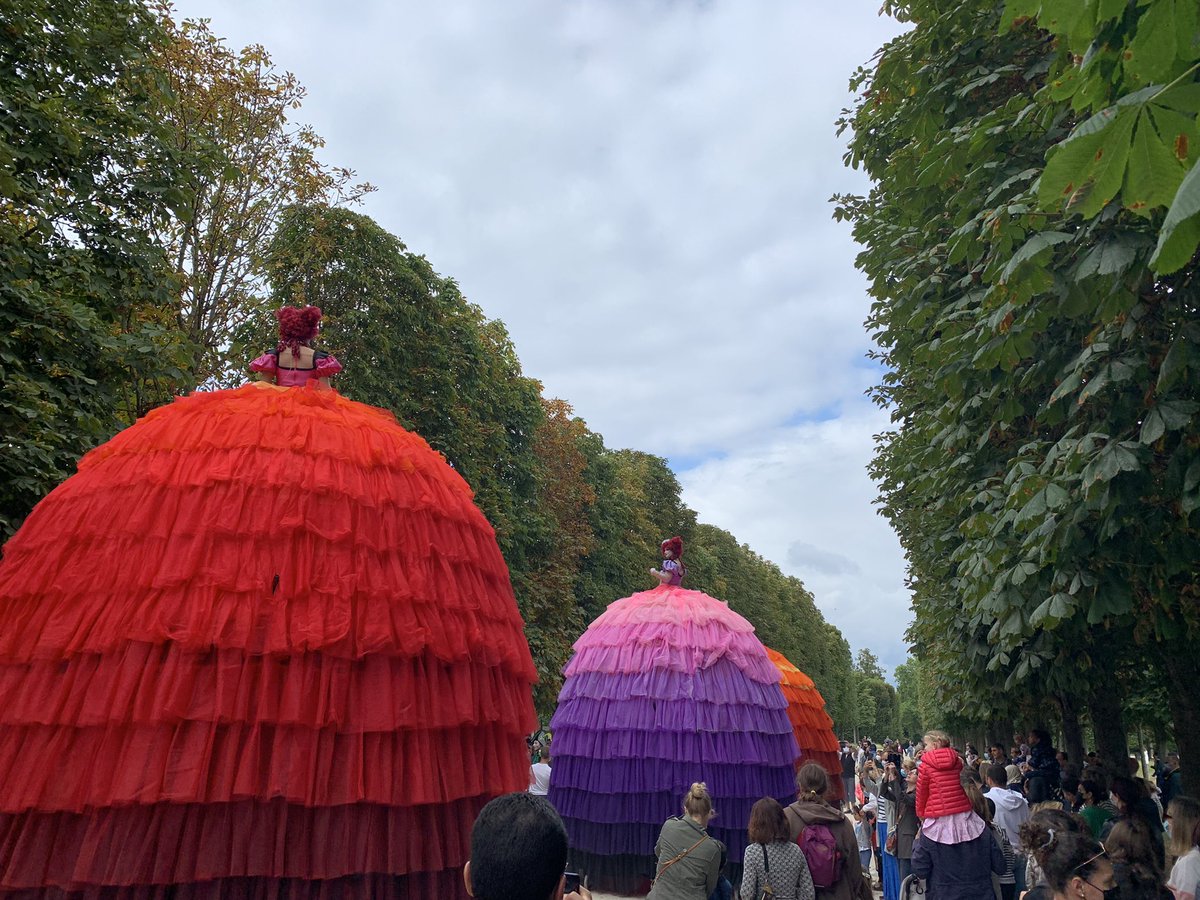 desveauxgilbert's tweet photo. Fin de l’été et début de la saison culturelle en musique 🎶 spectaculaire @StGermainLaye #theatrealexandredumas avec #TranseExpress #PoupeesGeantes au cœur du @Archeonationale https://t.co/0XD1mWT706